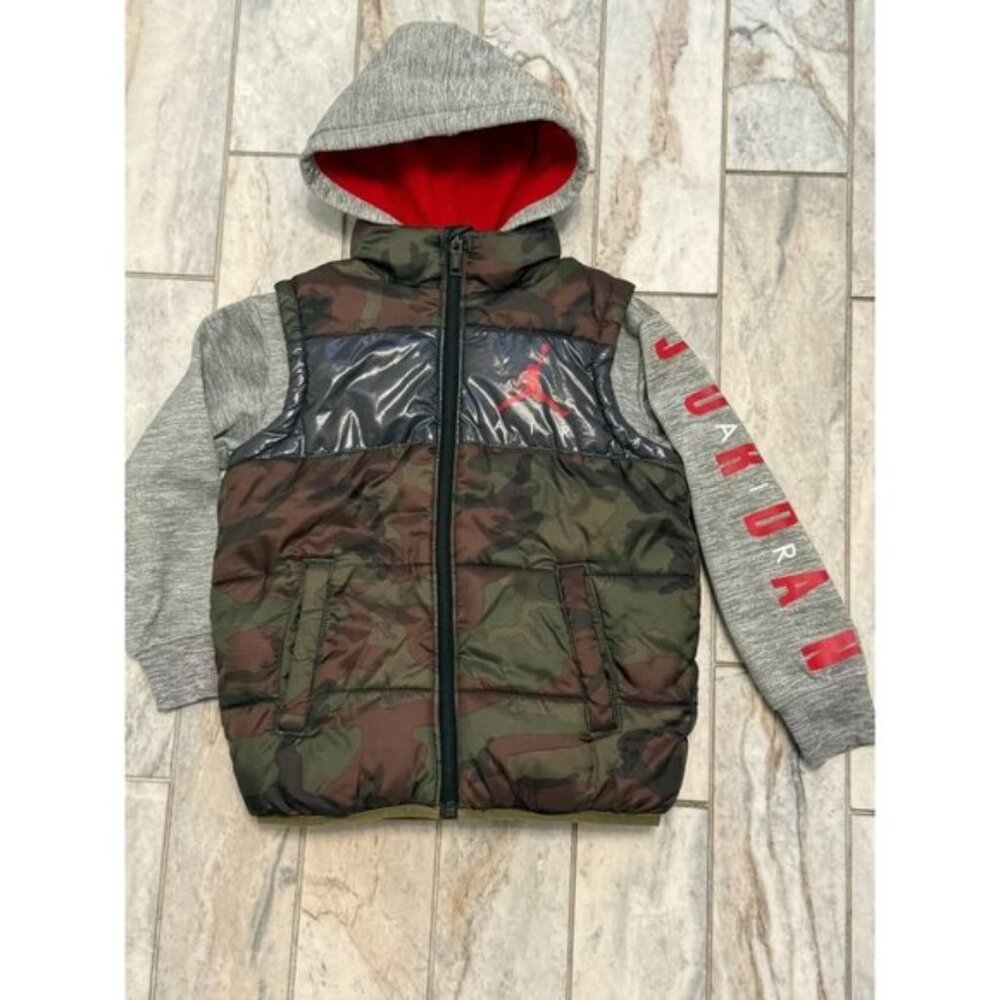NEW Air Jordan kids size 4 (XS) camo layered-look puffer coat